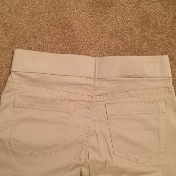 Worn once tan capris - Picture 3 of 4